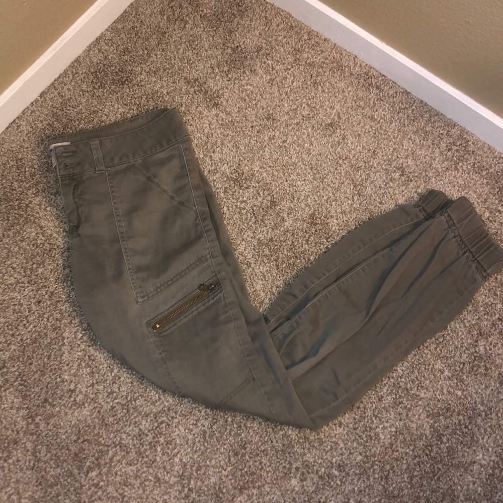 🌟Army Green Jolt Joggers🌟